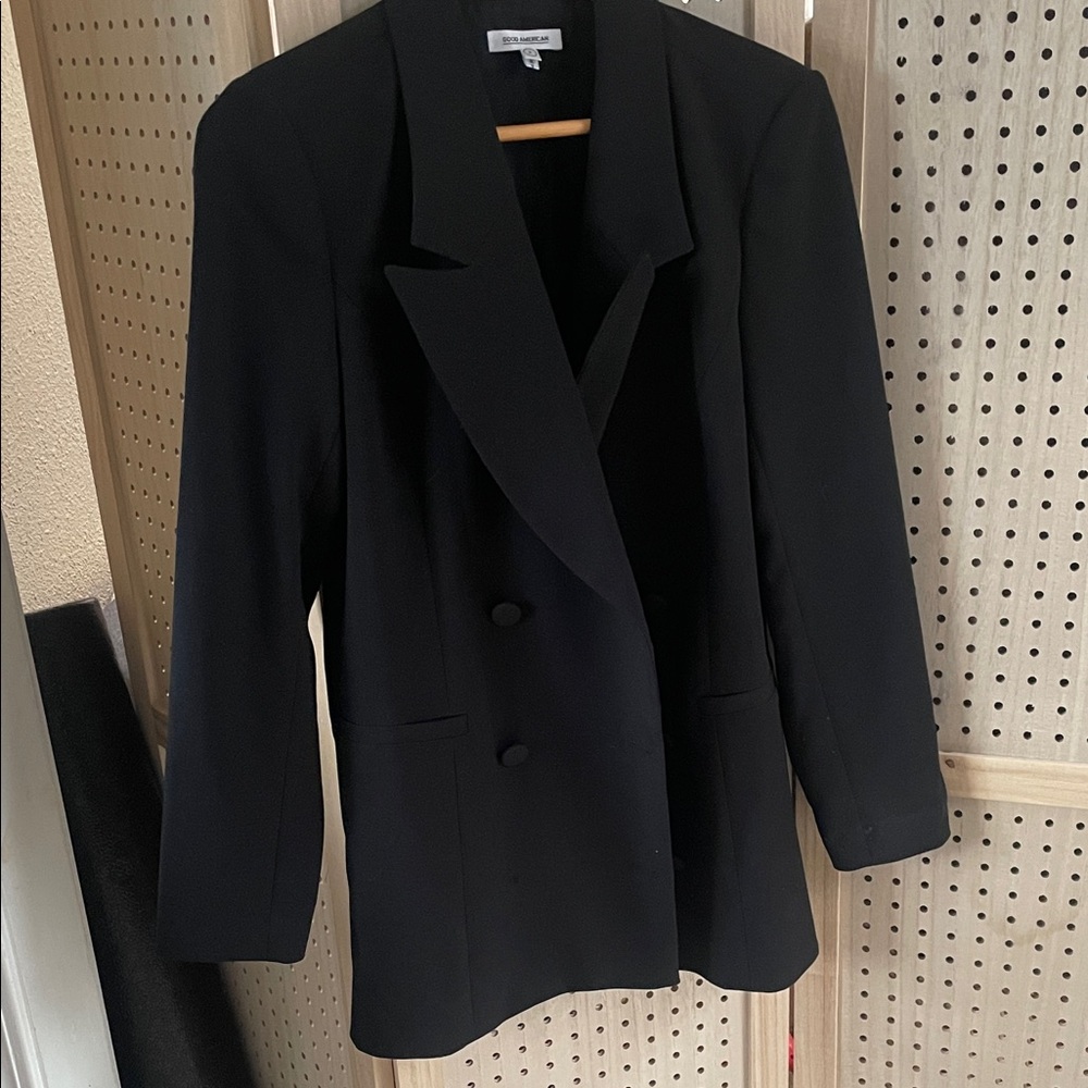 EUC- Good American Vent Back Executive Blazer size 2